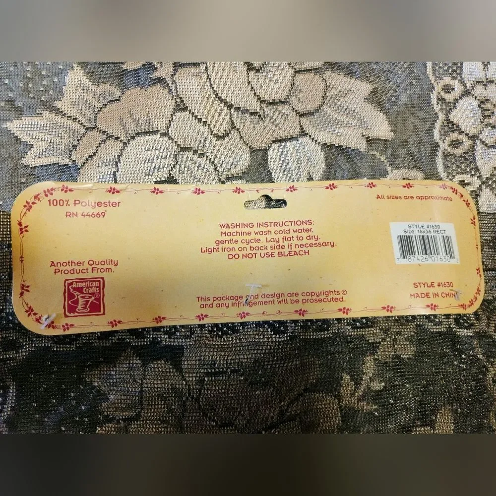 NWT Vintage lace doily runner